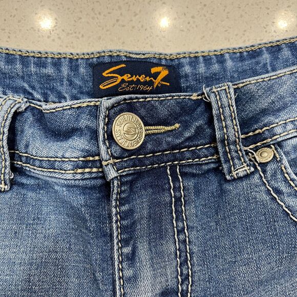 Seven7 Women's Shorts with Embroidered Pockets Size 12 - Picture 10 of 10